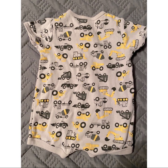 Carter’s Romper Set - Picture 9 of 9